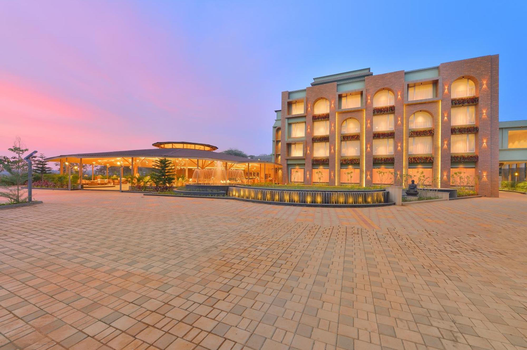Urbane By Treat Daman Otel Dış mekan fotoğraf